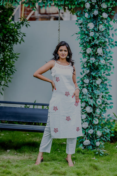 White Sleeveless Embroidered Kurta Pant Set