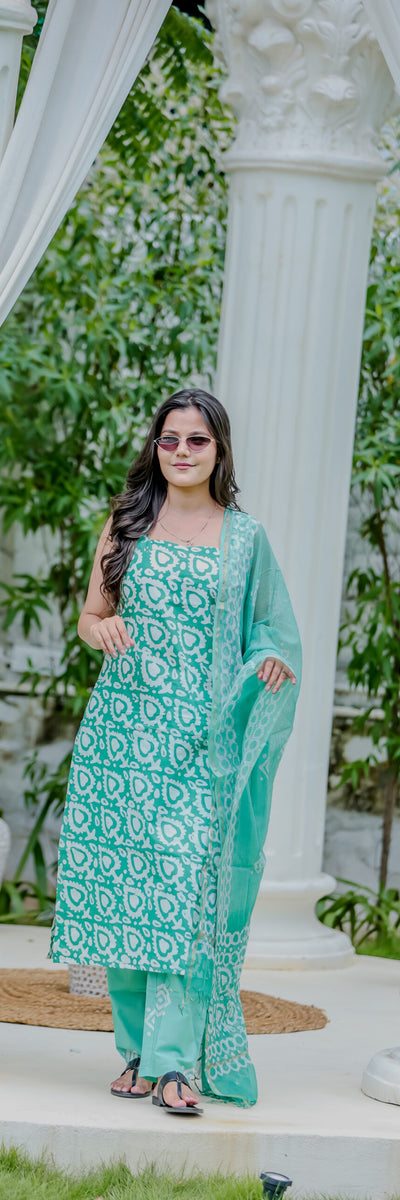 Green Bandhej Printed Sleeveless Kurta Pant Set with Dupatta