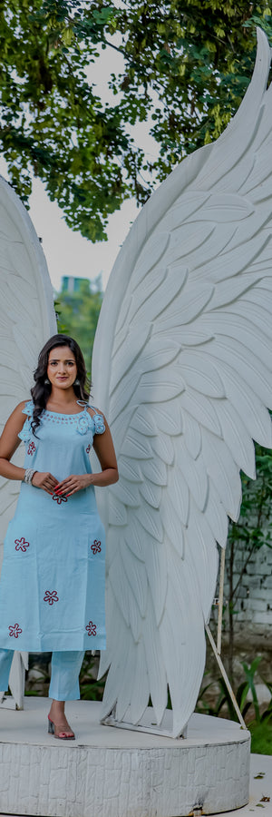 White Sleeveless Embroidered Kurta Pant Set