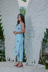 White Sleeveless Embroidered Kurta Pant Set