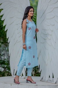 White Sleeveless Embroidered Kurta Pant Set
